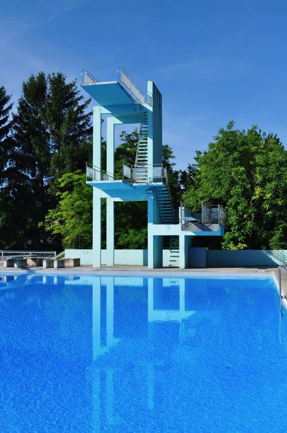 Architektur, die das menschliche Leben „erfreulicher“ macht: Roland Rainers Sprungturm.